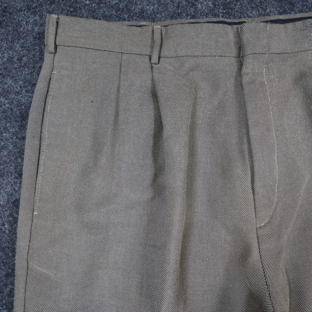 Van Heusen Dress Pants Mens 38x30 Brown Rayon Polyester Pleated Relaxed Slacks